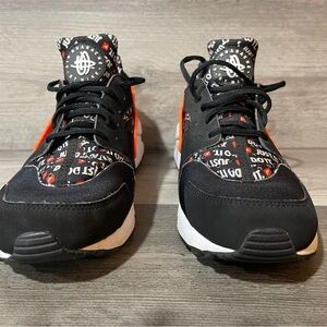 2018 Nike Air Huarache Run "Just Do It" Black/Total Orange/White Shoes! Size 11